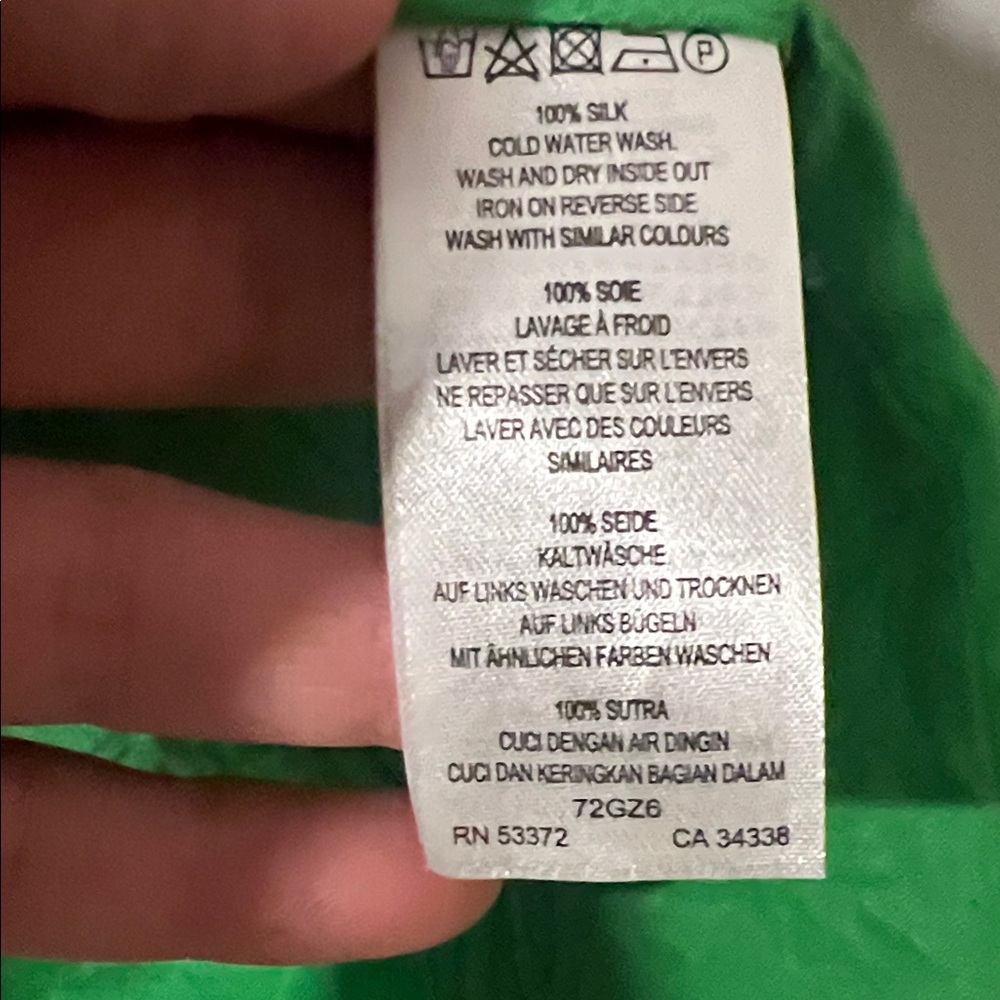 French Connection Vibrant Green 100% silk Sleeveless Blouse - Picture 3 of 4
